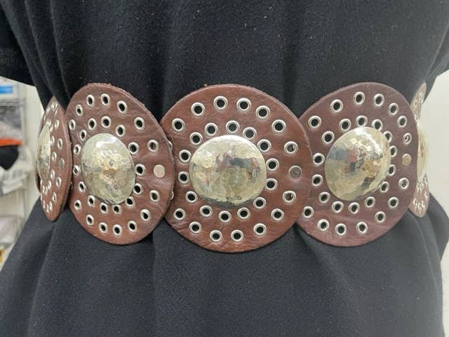 Genuine leather disc belt.