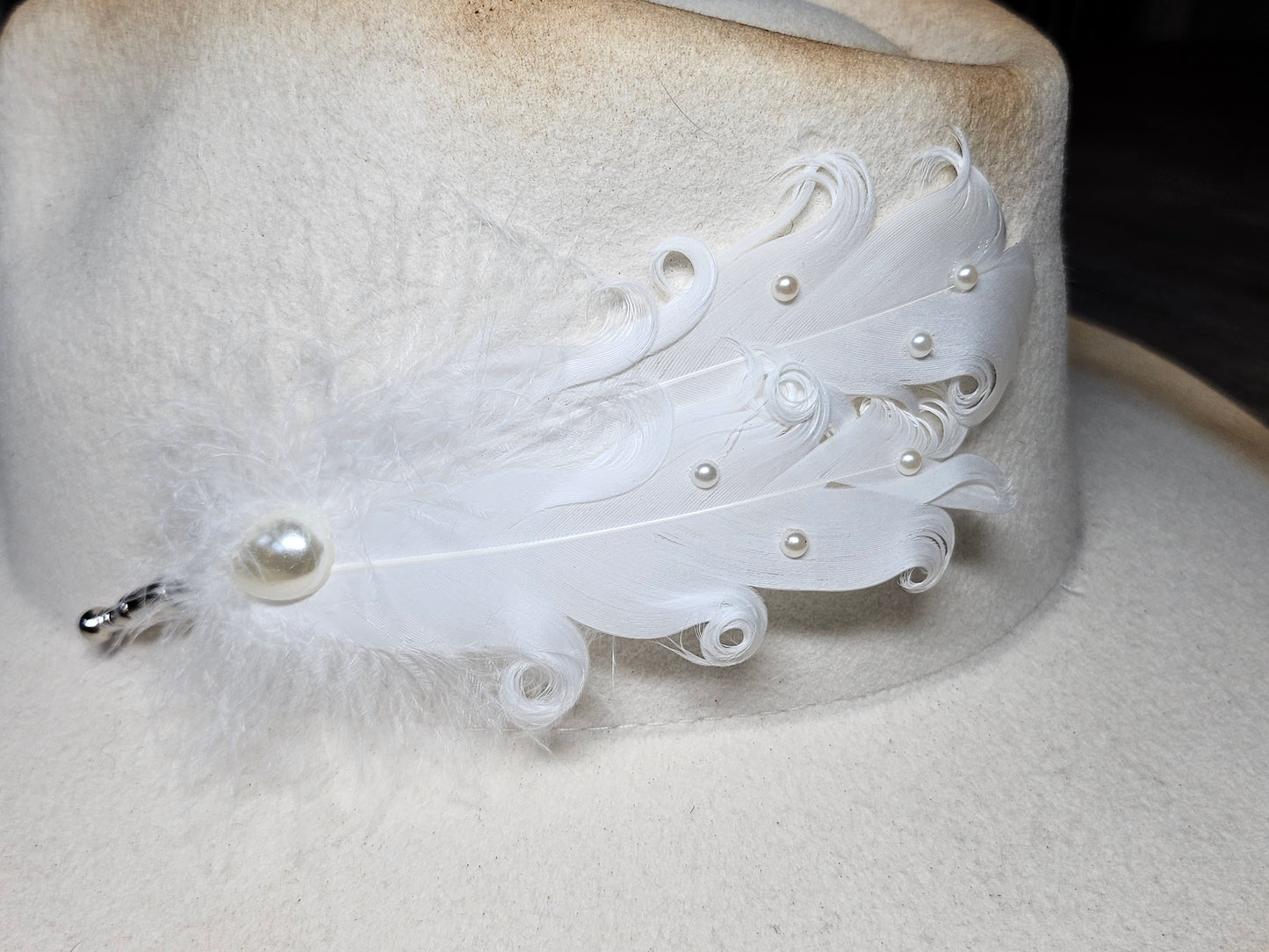 Genuine white feather bridal  hat pin brooch with pearls